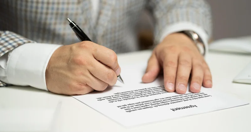 Modularité des contrats : le piège du package unique